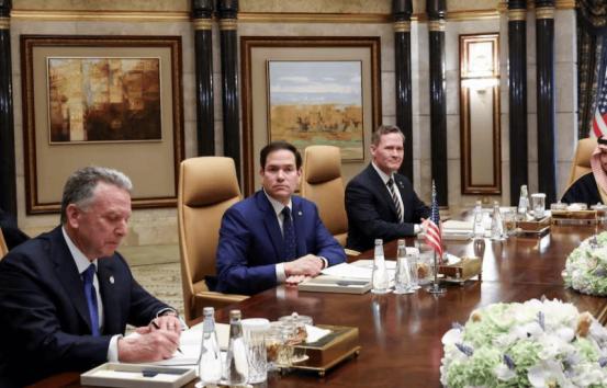 藏不住了，美俄高层悄悄聚在美国佛州不谈纷争只谈合作，释放重磅信号。
 
3月11