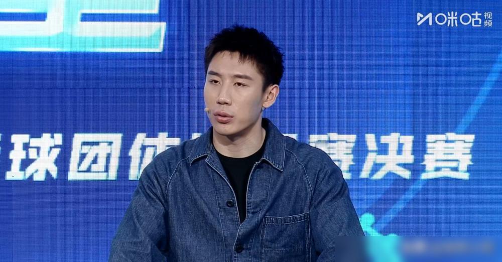 心疼，是竞技体育里最冰冷的词。
梁靖崑，30岁。
腰椎间盘突出，膝盖带伤。