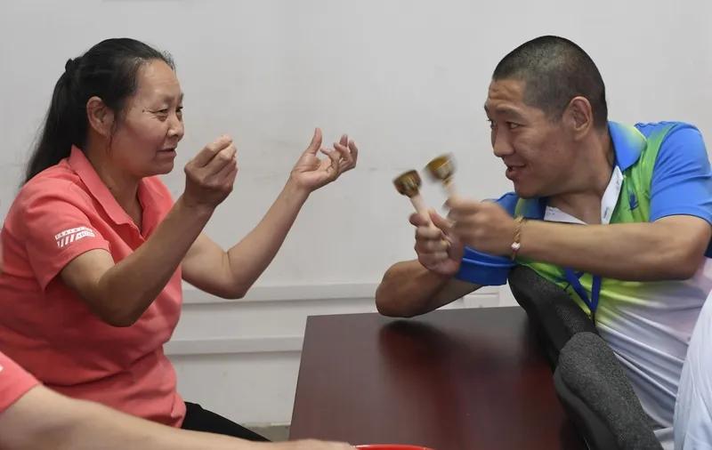 两个同事的两个孩子高考成绩出来了，真是种瓜得瓜种豆得豆！
李老师儿子，高考成绩6