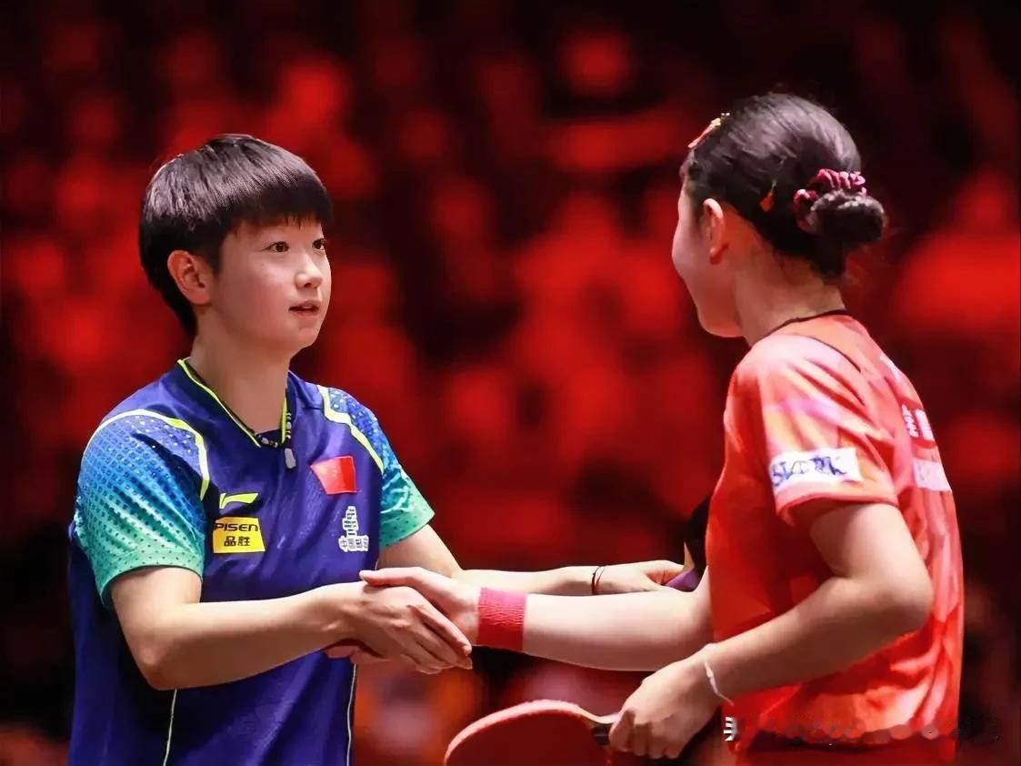 WTT新加坡大满贯，中国六员女将晋级女单八强。
在14晚间结束的最后两场女子单1