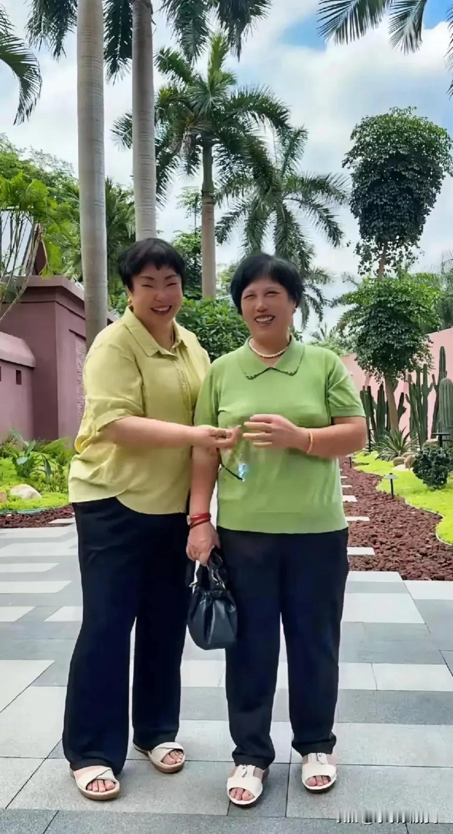 李喜梅的婆婆打扮打扮太有气质，低调不显摆。稳重大方，有修养。[赞][赞]

大双