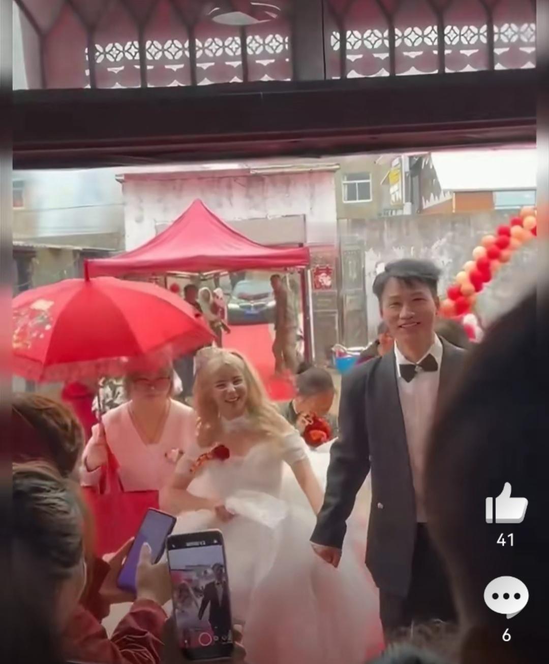 摩洛哥新娘发自内心的笑容火爆全网。我参加过很多婚礼，但从没见过有哪一个新娘有如此