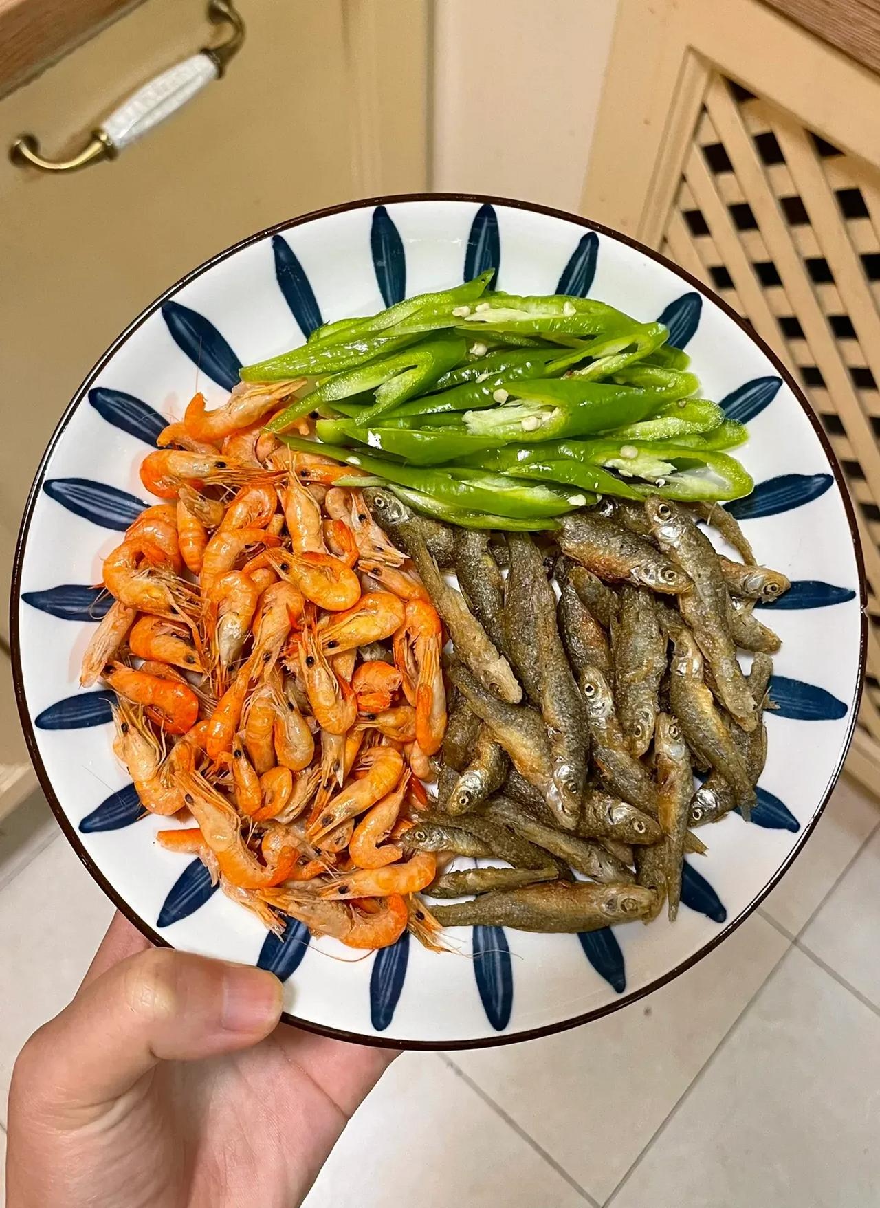 想告诉全世界这个真的巨巨巨好吃！！！
上桌秒光的一道下饭菜！泰好吃了
这个爆炒小