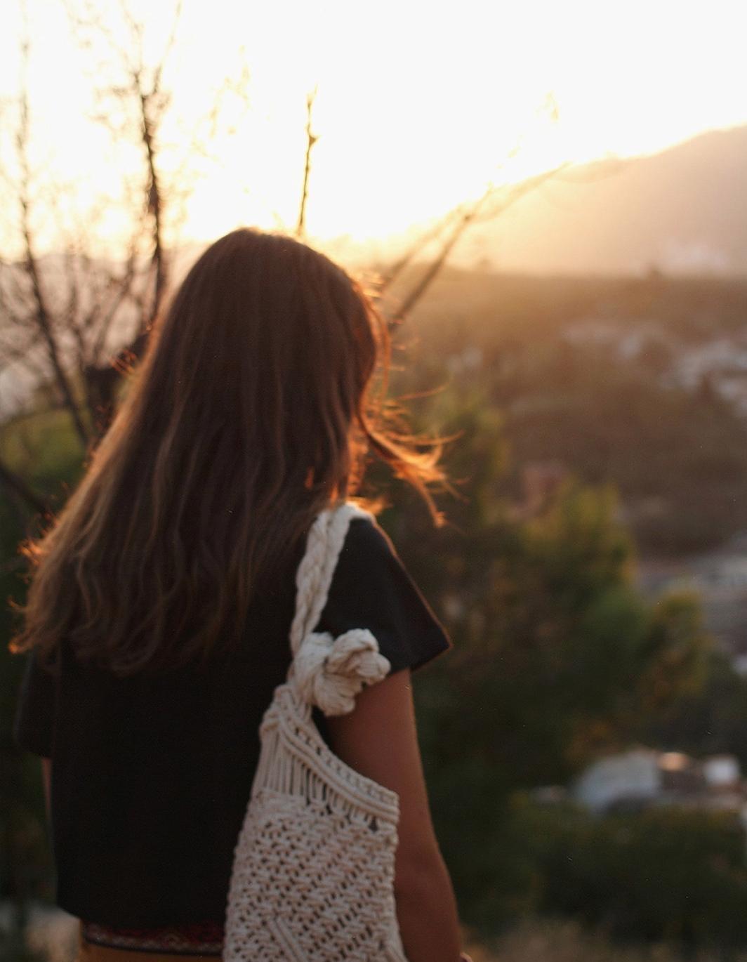 有个女同事失恋了，喝醉后她居然群发了条消息：“不讲究感情了，谁给五十万彩礼我就嫁