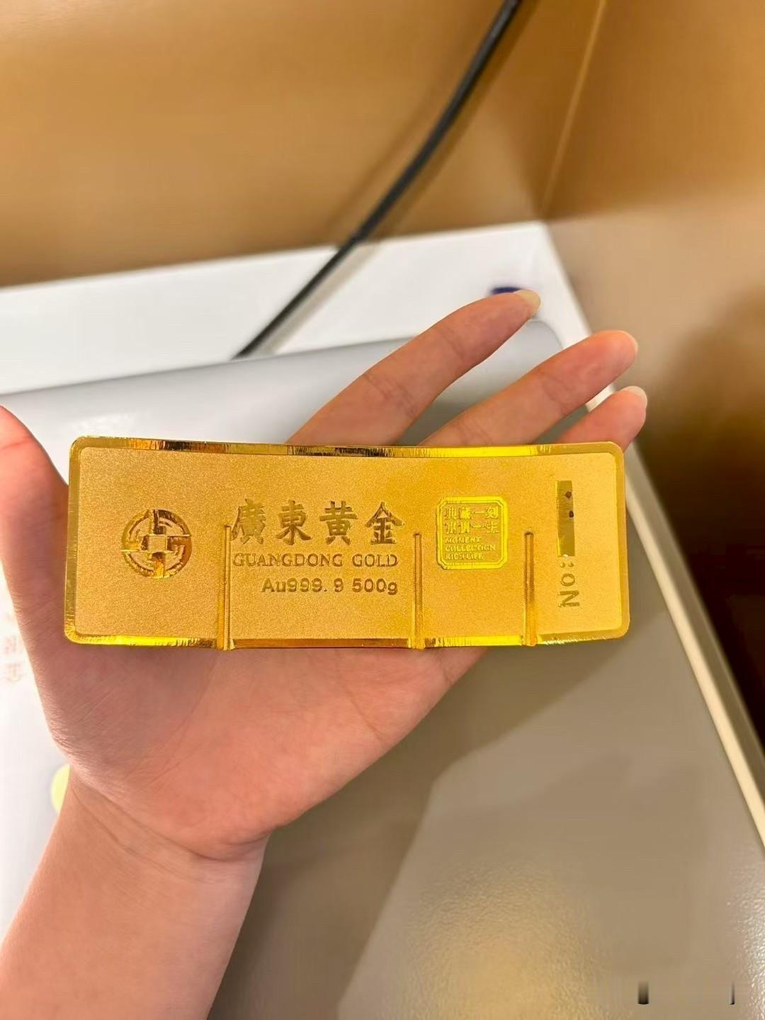 9月20号翻到全球黄金需求的相关数据，越看越觉得这金属的流向完全是分裂的。
二季
