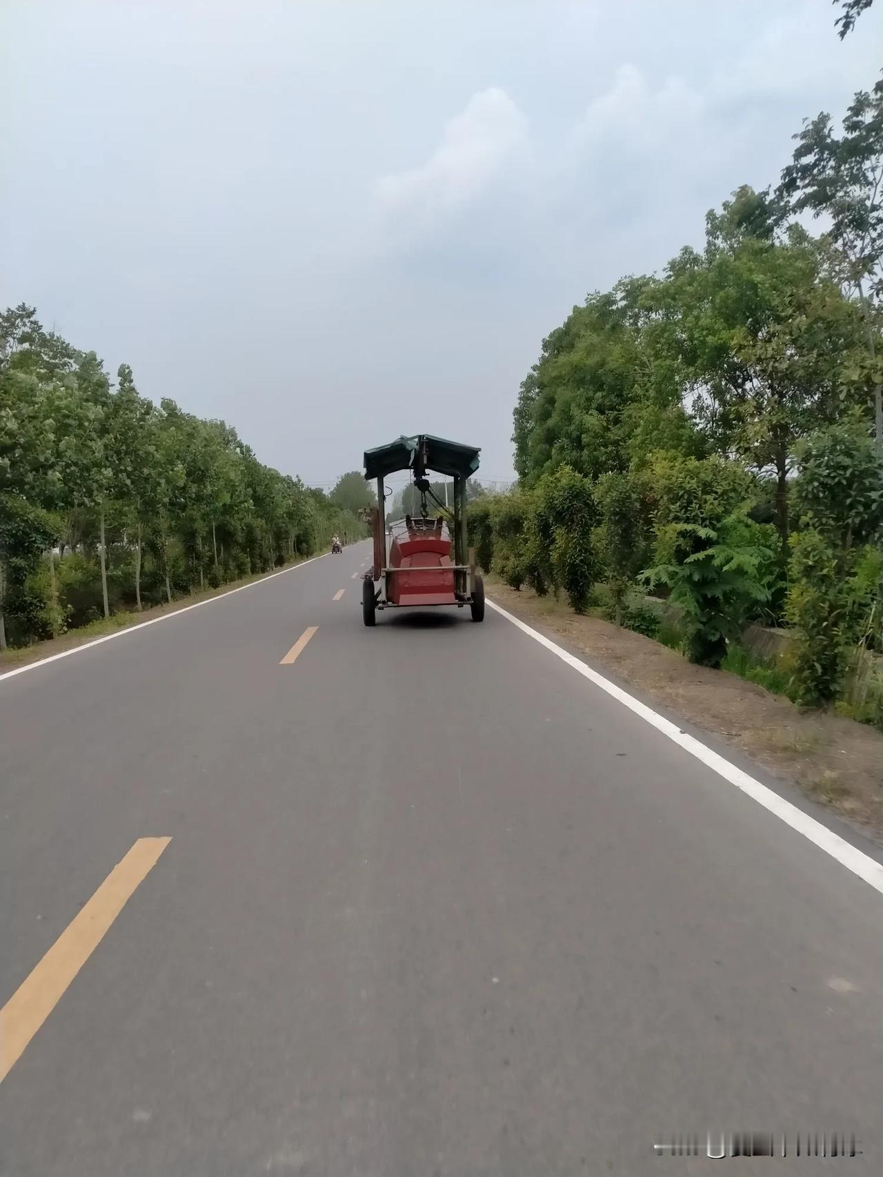 有一个五十六岁的人，与胃癌抗争了三年后，最终还是与世长辞了。
他是一名建筑工，手