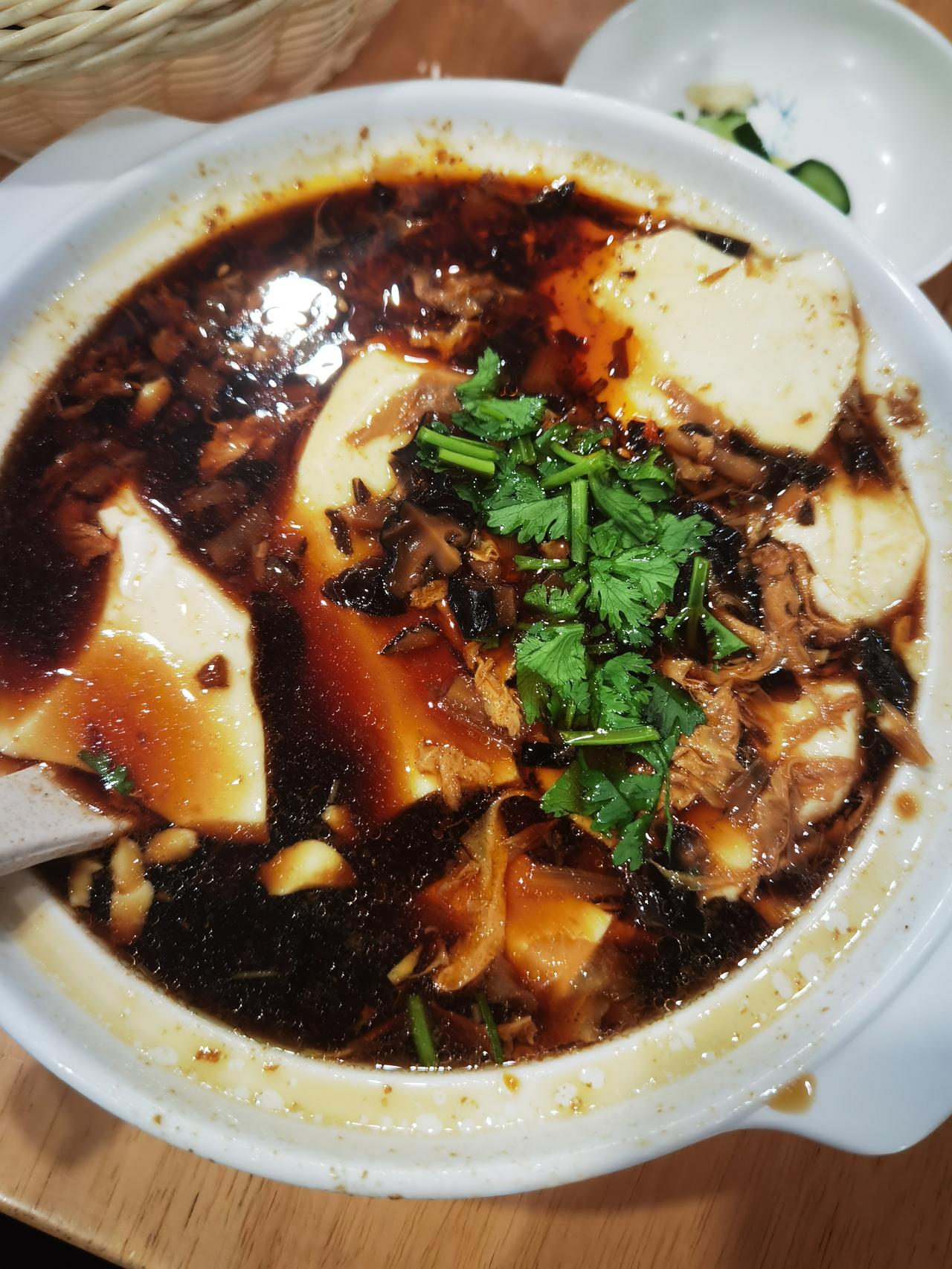 回老家吃了喜欢吃的豆腐脑，要了一个花卷，感觉挺不错。