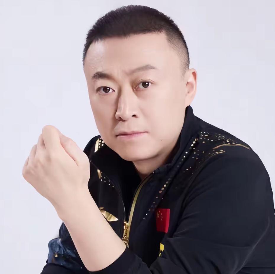 私人座驾
王楚钦气场十足
1.马琳：保时捷卡宴(110万)
奔驰迈巴赫(170万