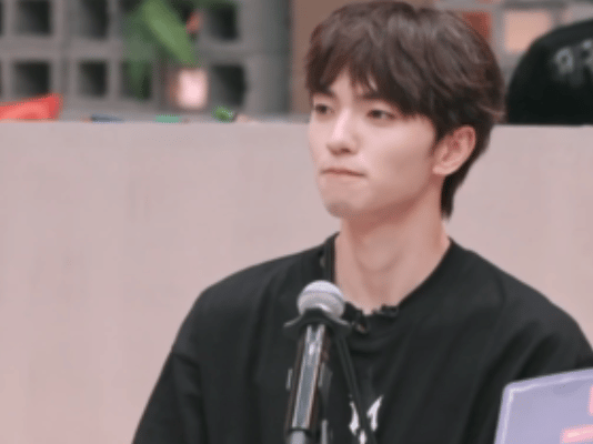 管健嘉晨声乐老师是张彬彬高中同学 这奇妙的缘分太绝了！管健嘉晨的声乐老师竟是张彬