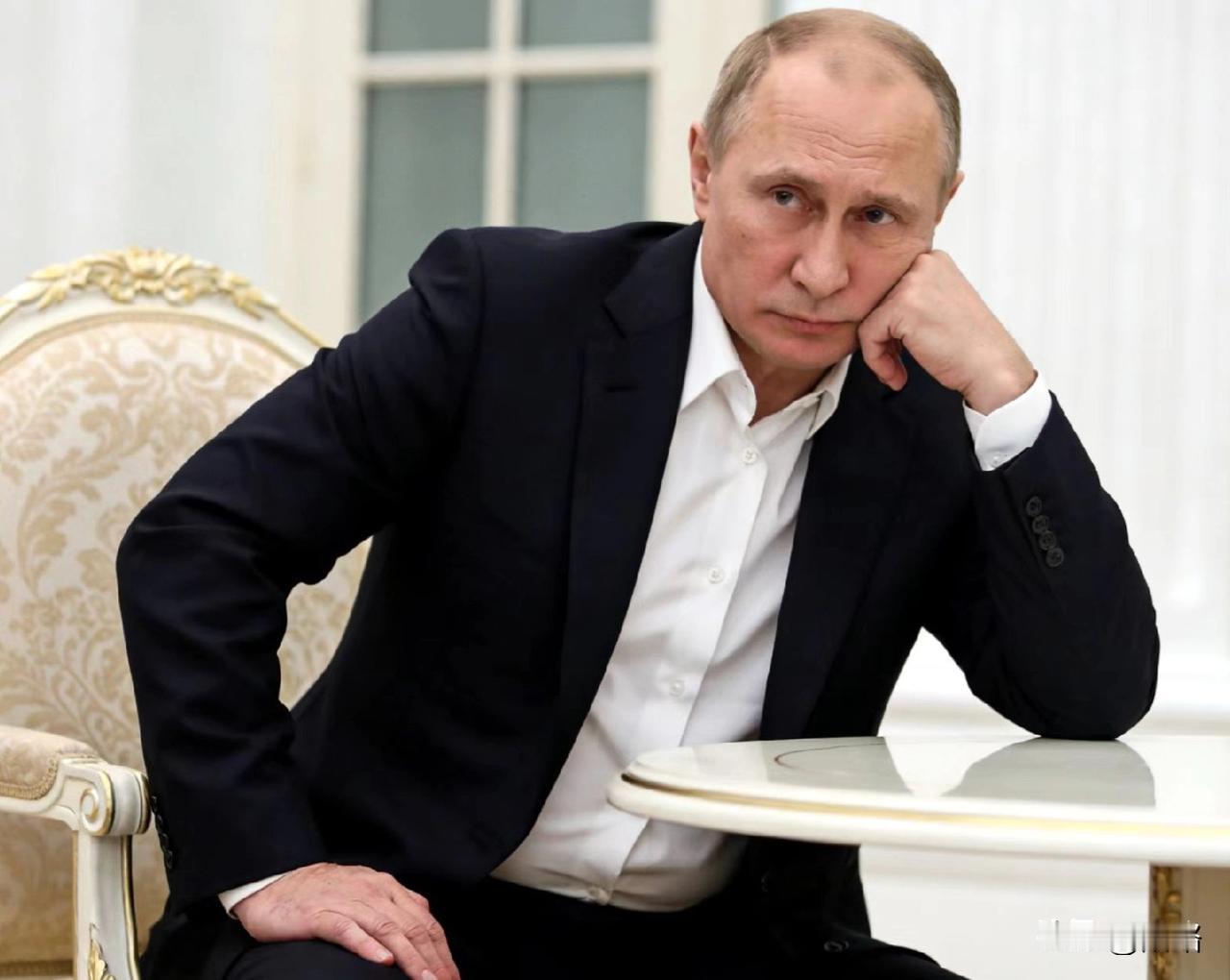 真是太阳打西边出来了！美国前脚还在东欧“秀肌肉”，后脚就和俄罗斯悄悄谈上了？今天