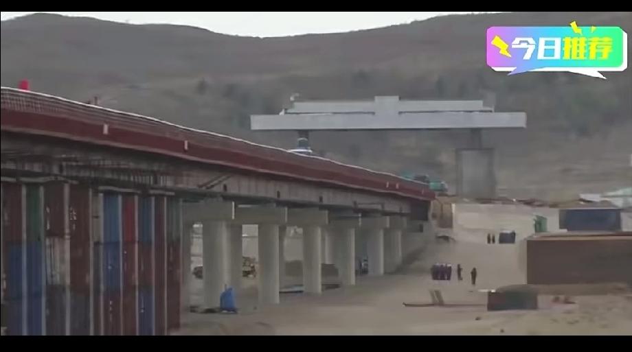 图门江新桥建成将要通车，这个桥建的太矮了吧，大型船只应该很难通过。