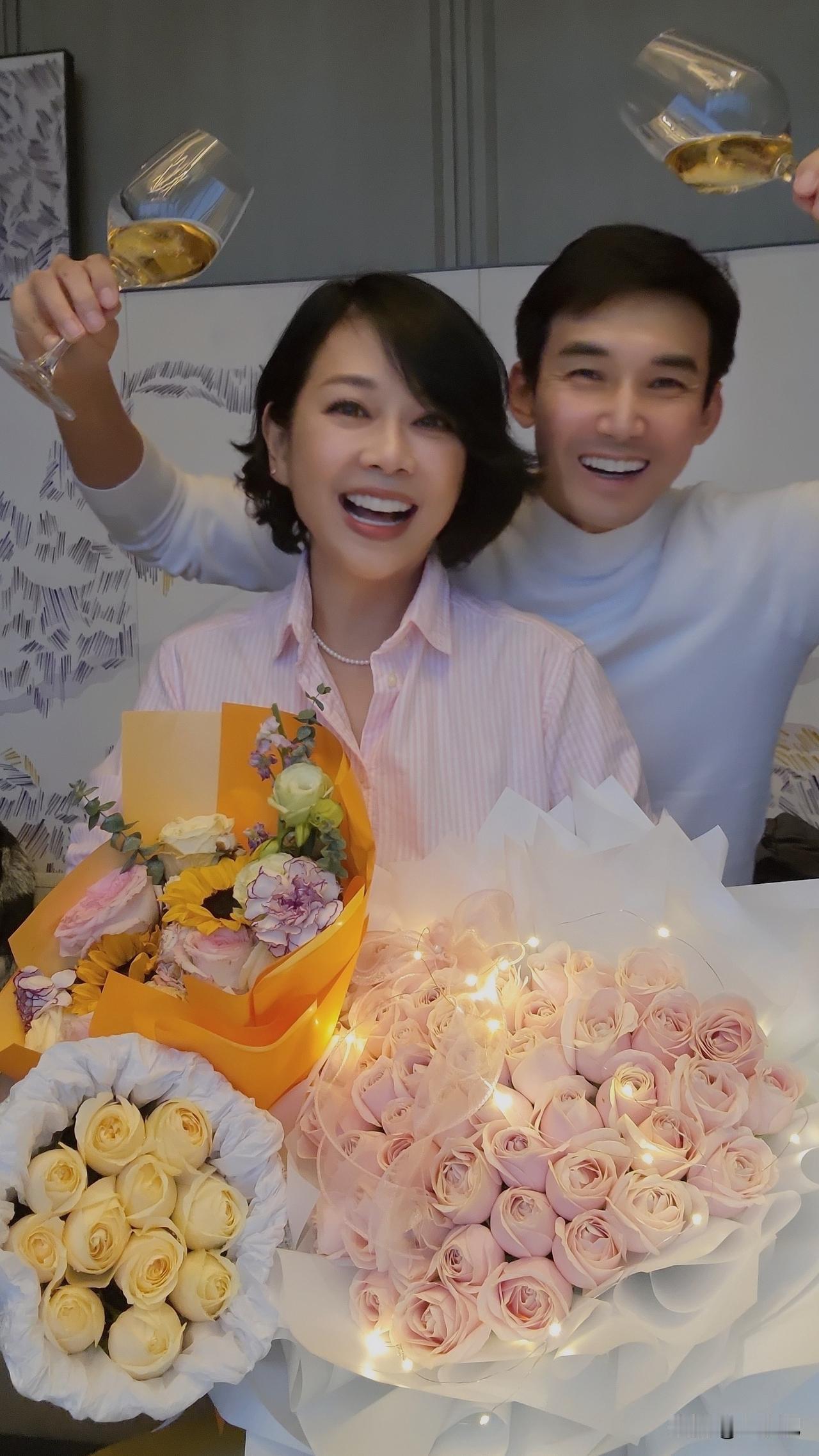 没有孩子的姐弟恋，依然可以每天都是情人节。陈松伶和张铎，结婚十余年来，依然恩爱如