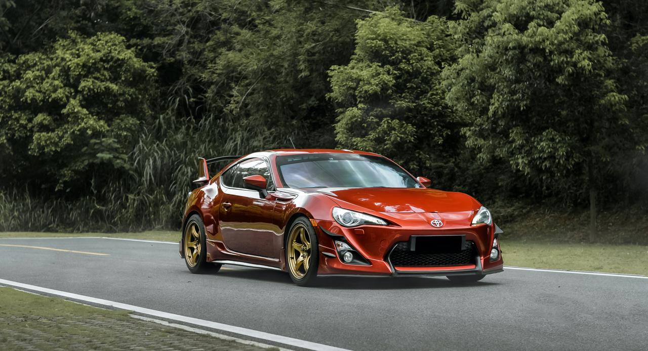 10万不到就能拿下改装极有乐趣的跑车？
说起 JDM 文化，《头文字 D》是绕不