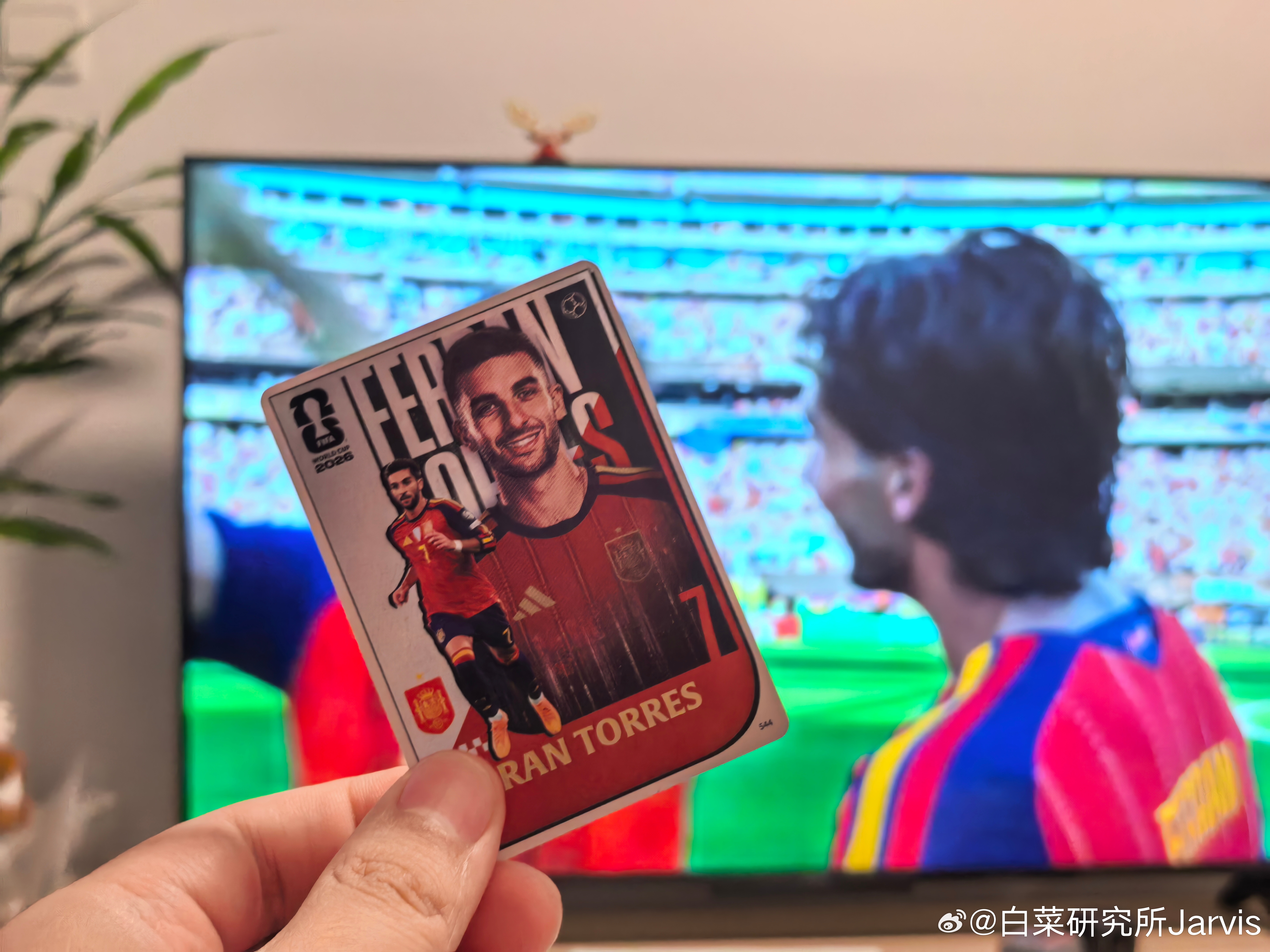 西班牙不知不觉小王朝了2年内连拿欧洲杯+世界杯，而且看起来还能维持很久。足球的胜