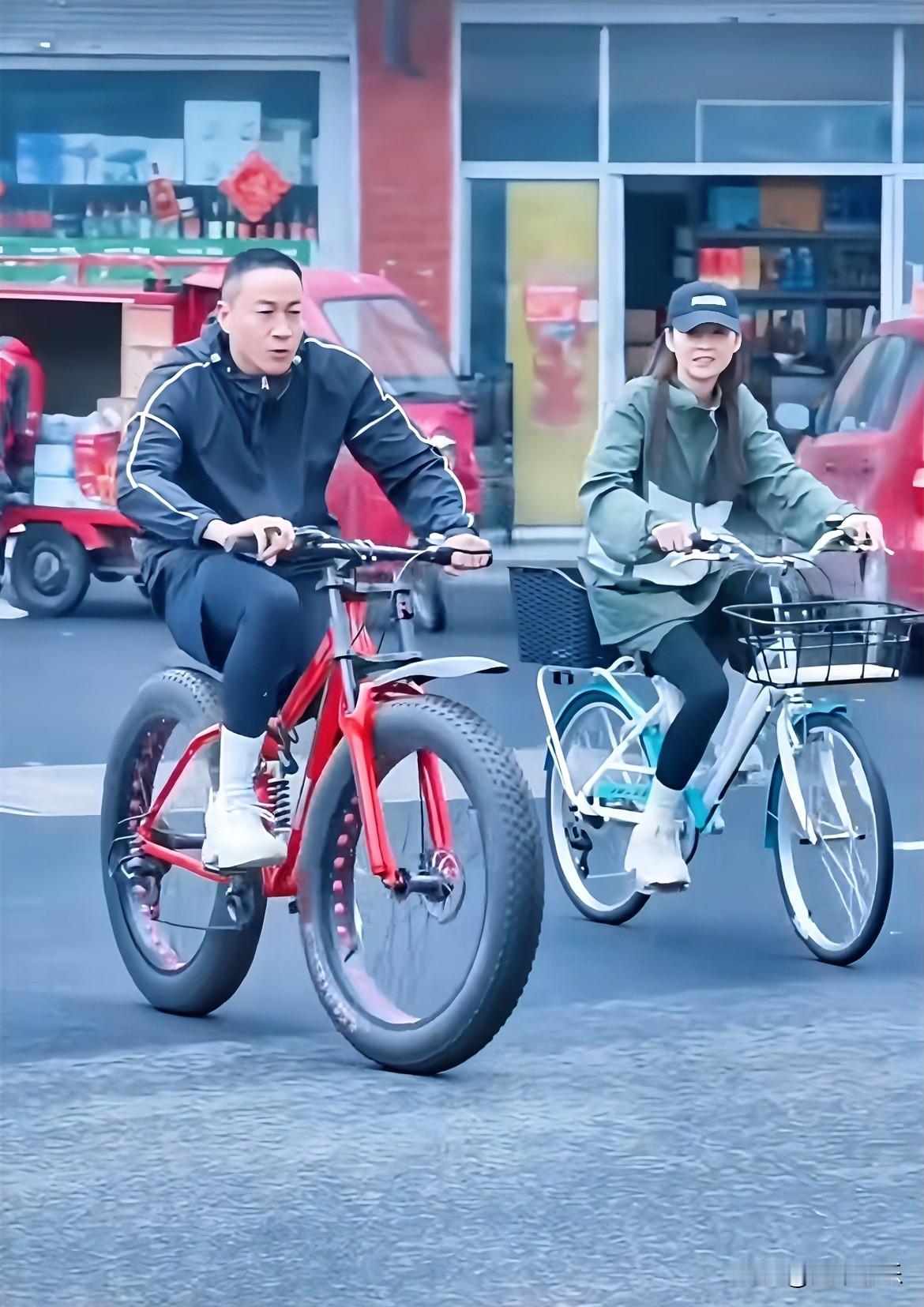 他的体型比别人高大，车轱辘比别人的大才正常嘛！这才符合霸王！好奇怎么蹬得动啊，看