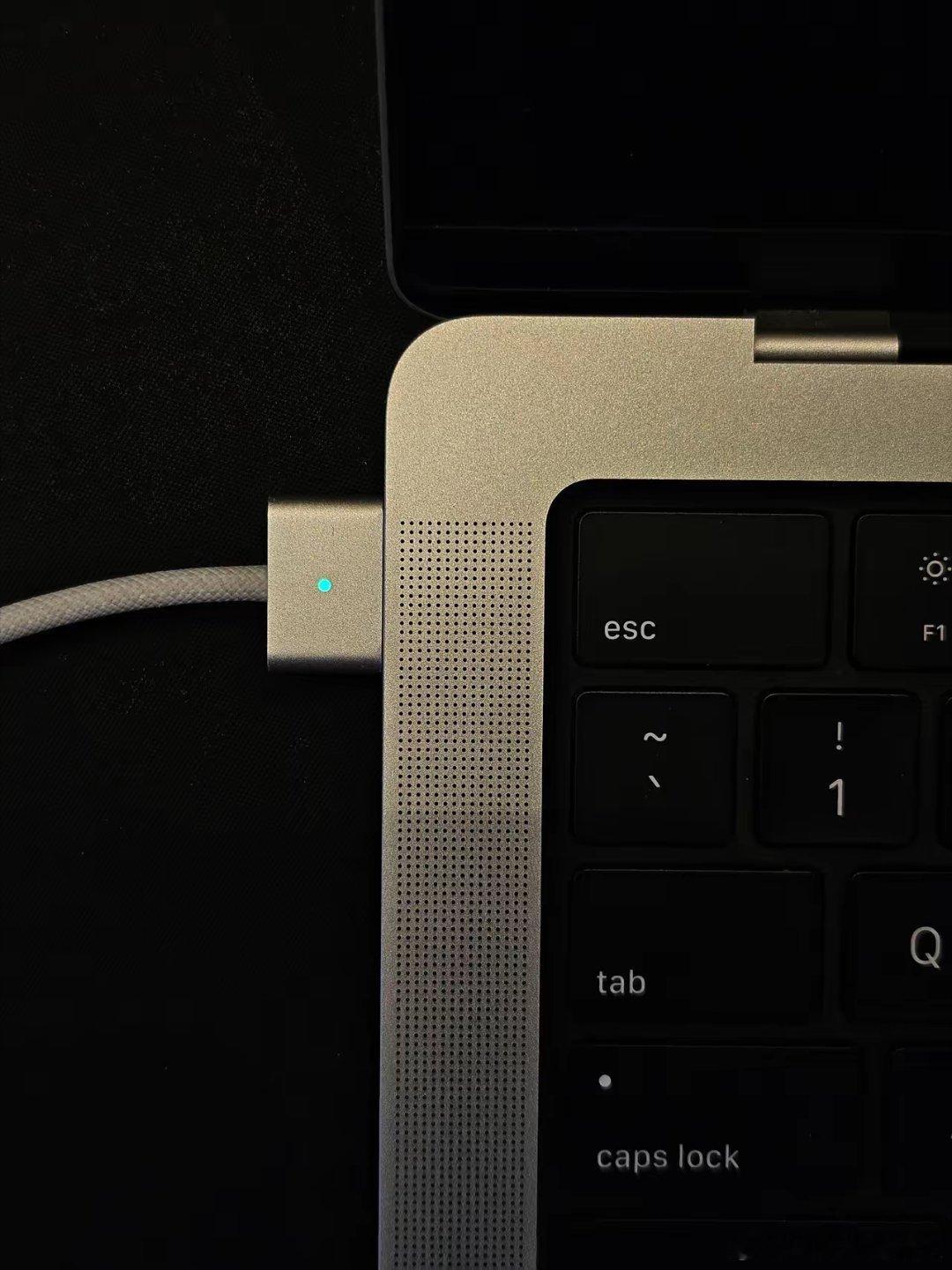 Mac要是一直插着电用，真的特伤电池吗？ 