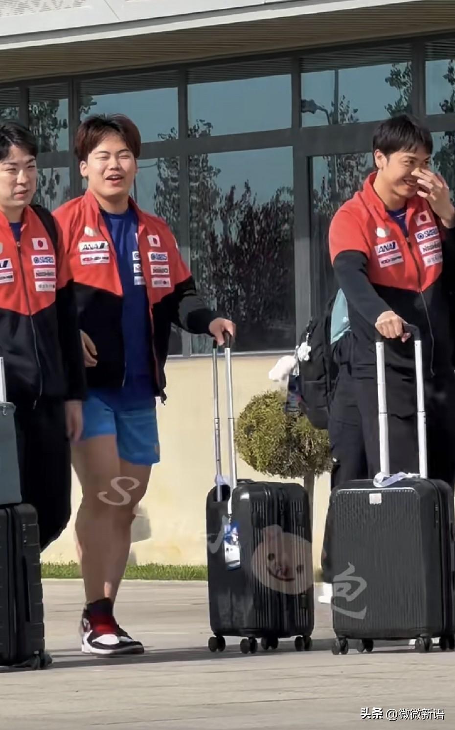 松岛辉空看起来心情不错啊。
亚锦赛男团1/4决赛，日本队对阵哈萨克斯坦，户上隼辅