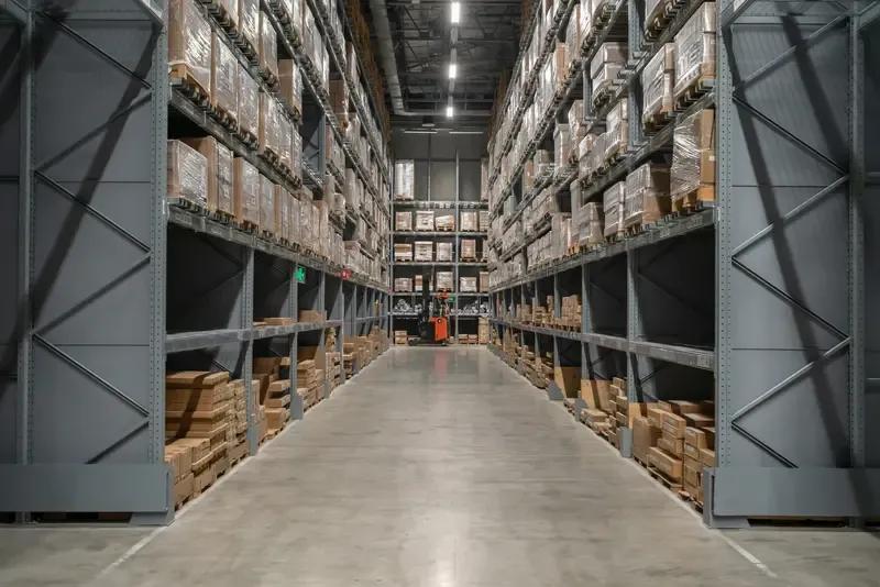 在国外，仓库被盗、商店遭抢的情况已屡见不鲜。在此还是要提醒在国外的企业和商家，务