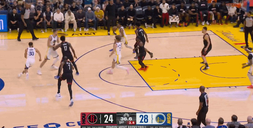 时隔14年在常规赛替补出战，欢迎回来，库里。 