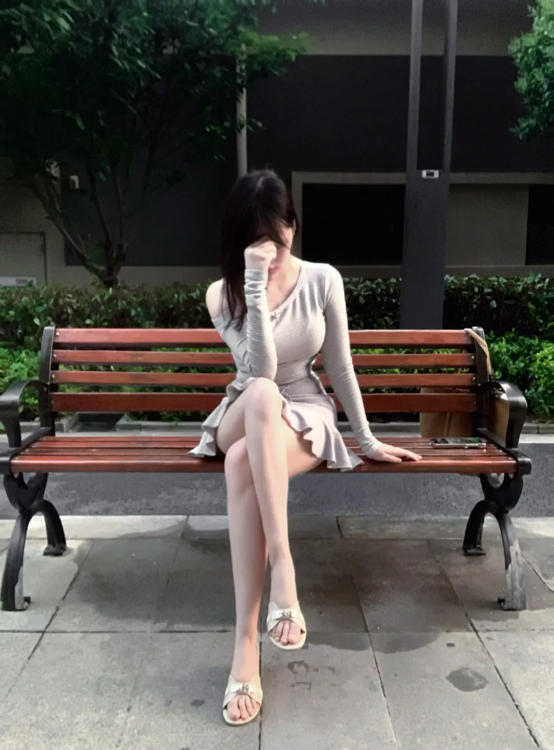淡淡胭脂遮住了思绪