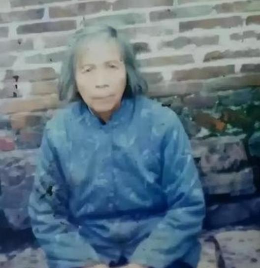 1979年，台湾老兵瞒着妻儿寄钱给大陆的原配，没想到，原配居然跟以前的下属“同居