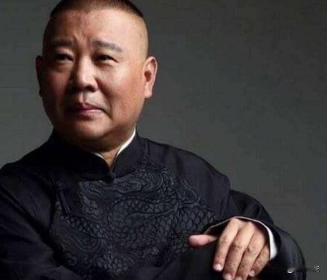 黑粉们太看得起郭德纲了！

这两天看了很多关于评论郭德纲的小作文，
有人说郭德纲