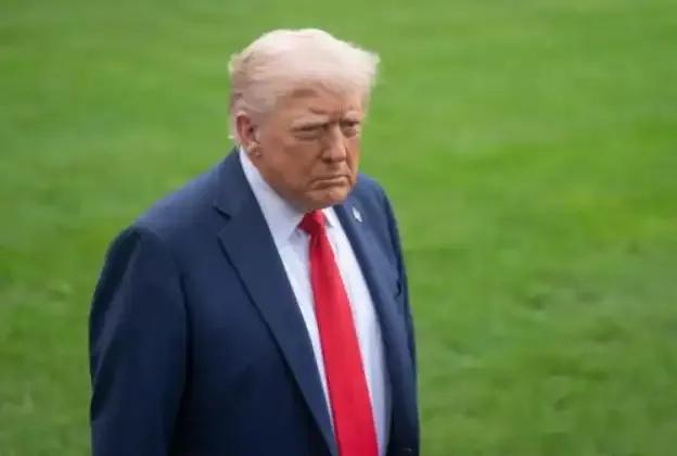 老特这是真急眼了？眼瞅着访华的事儿没动静，直接把压箱底的狠活儿掏出来了。

20