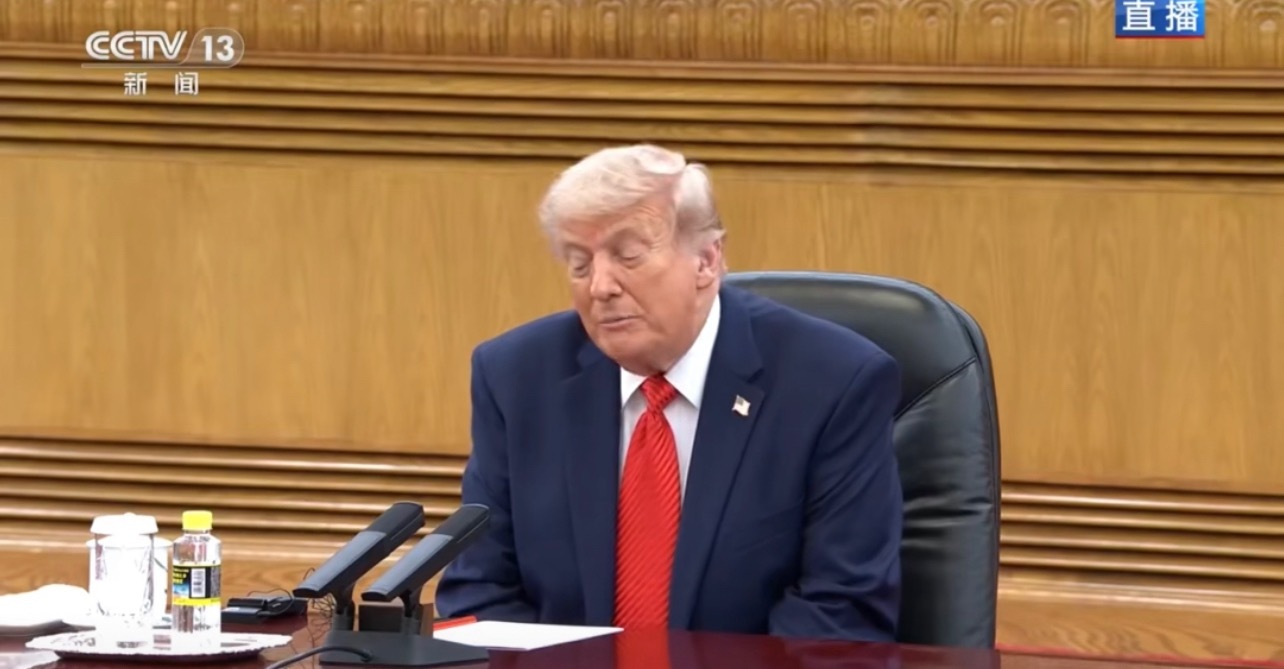 期待双方以此访为契机，超越纷争，聚焦共同利益，肩负起大国责任。愿中美两国相向而行
