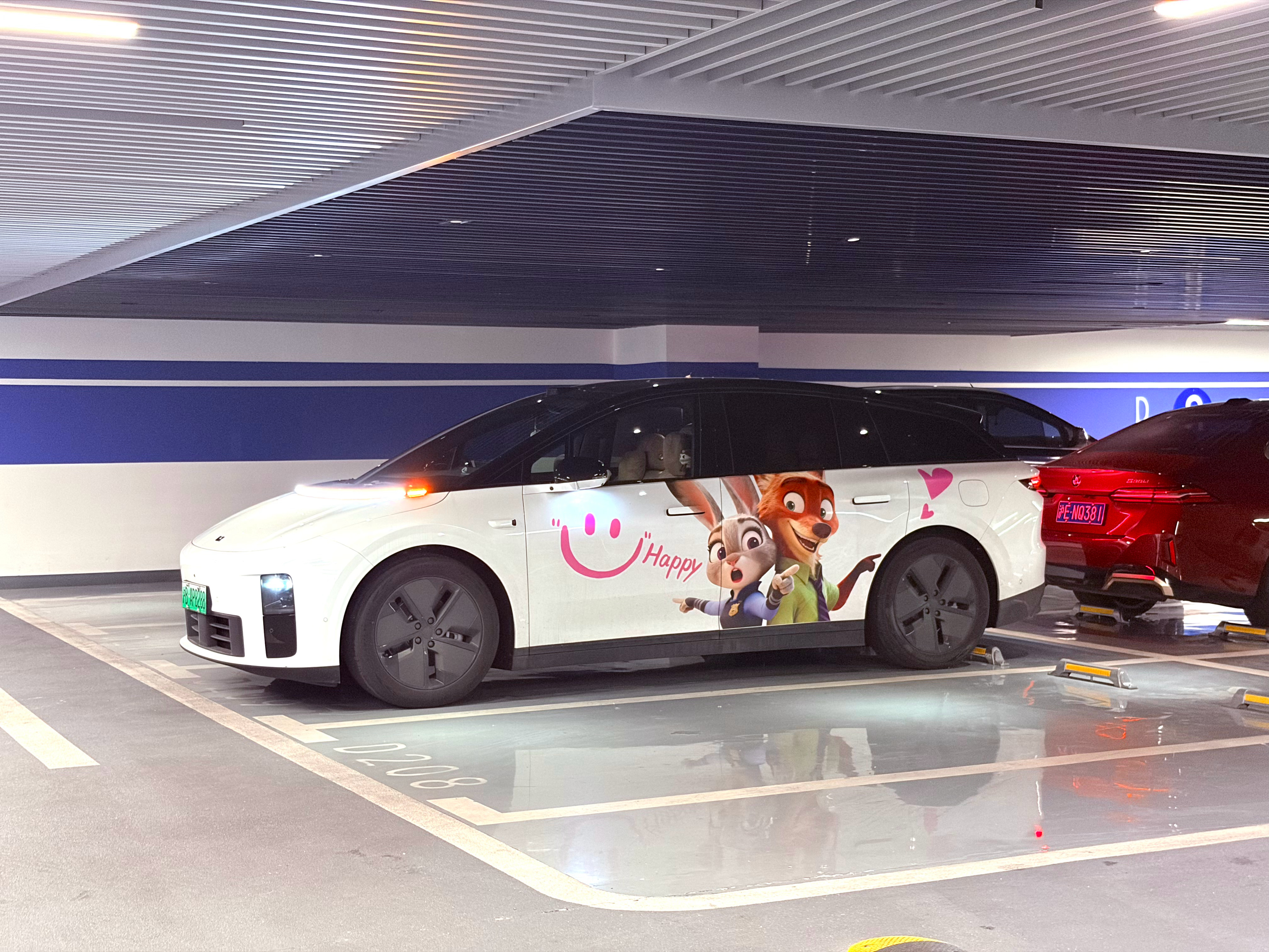 好看么？停好回头看一眼当初选i6的时候，我自然知道后面有M100，肯下单有两个原