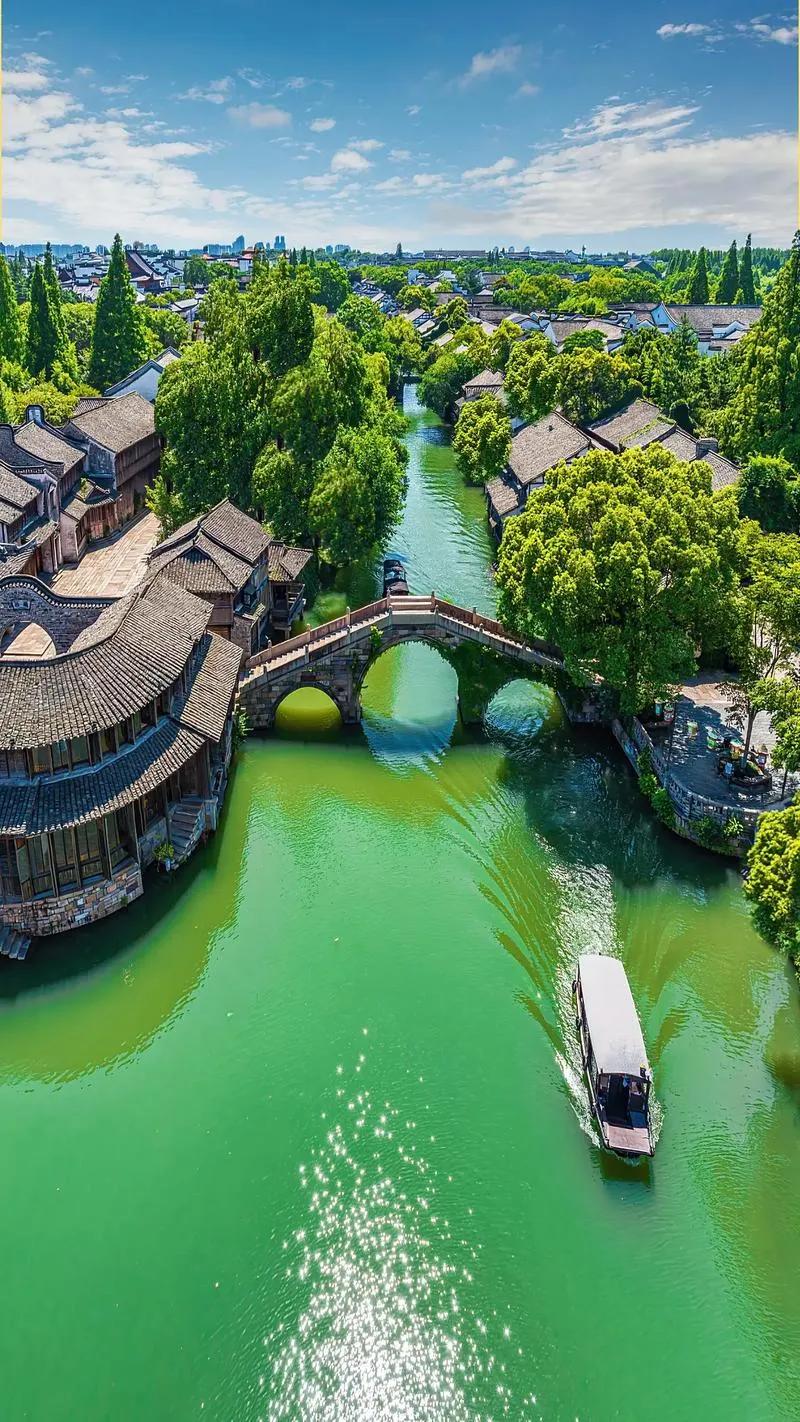 “温柔水乡”与“大漠孤烟”哪种景色更让人喜欢？
水乡景色香和大漠风光，都对应着人