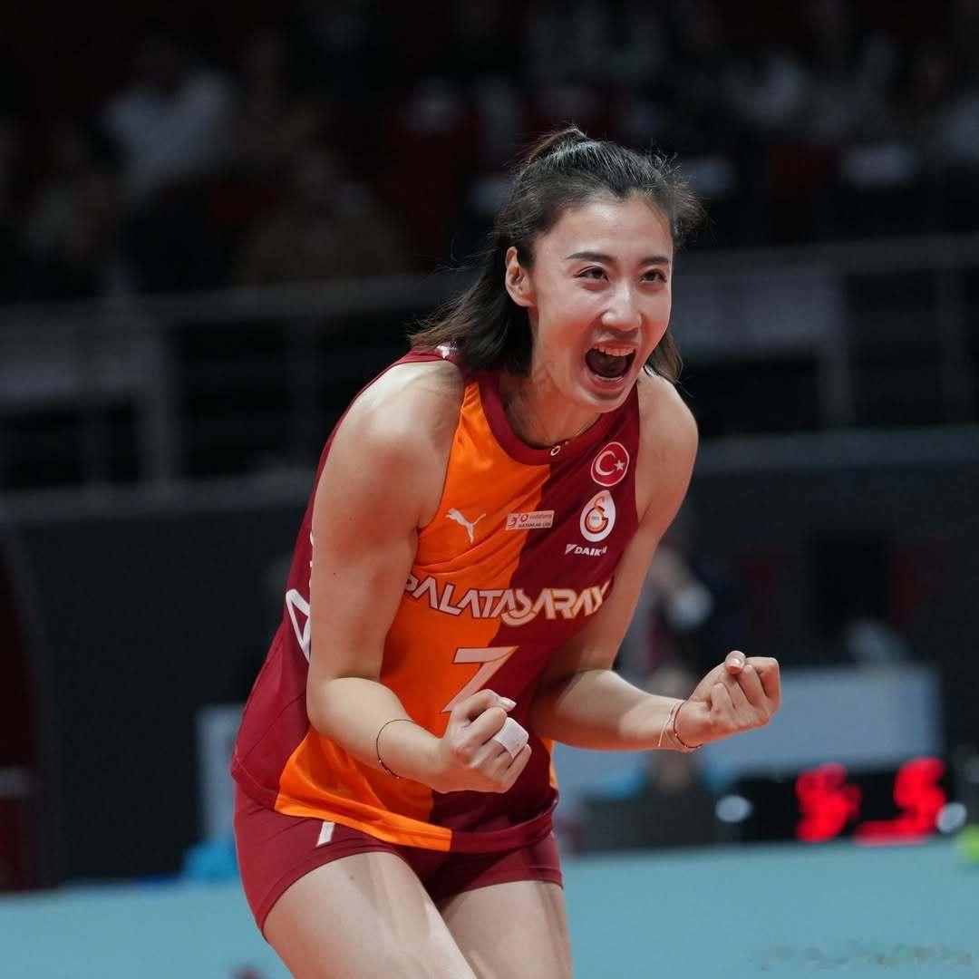 王媛媛留洋第一季 🟡🔴 单场5拦助加拉塔萨雷3-2险胜土耳其航空，王媛媛个人