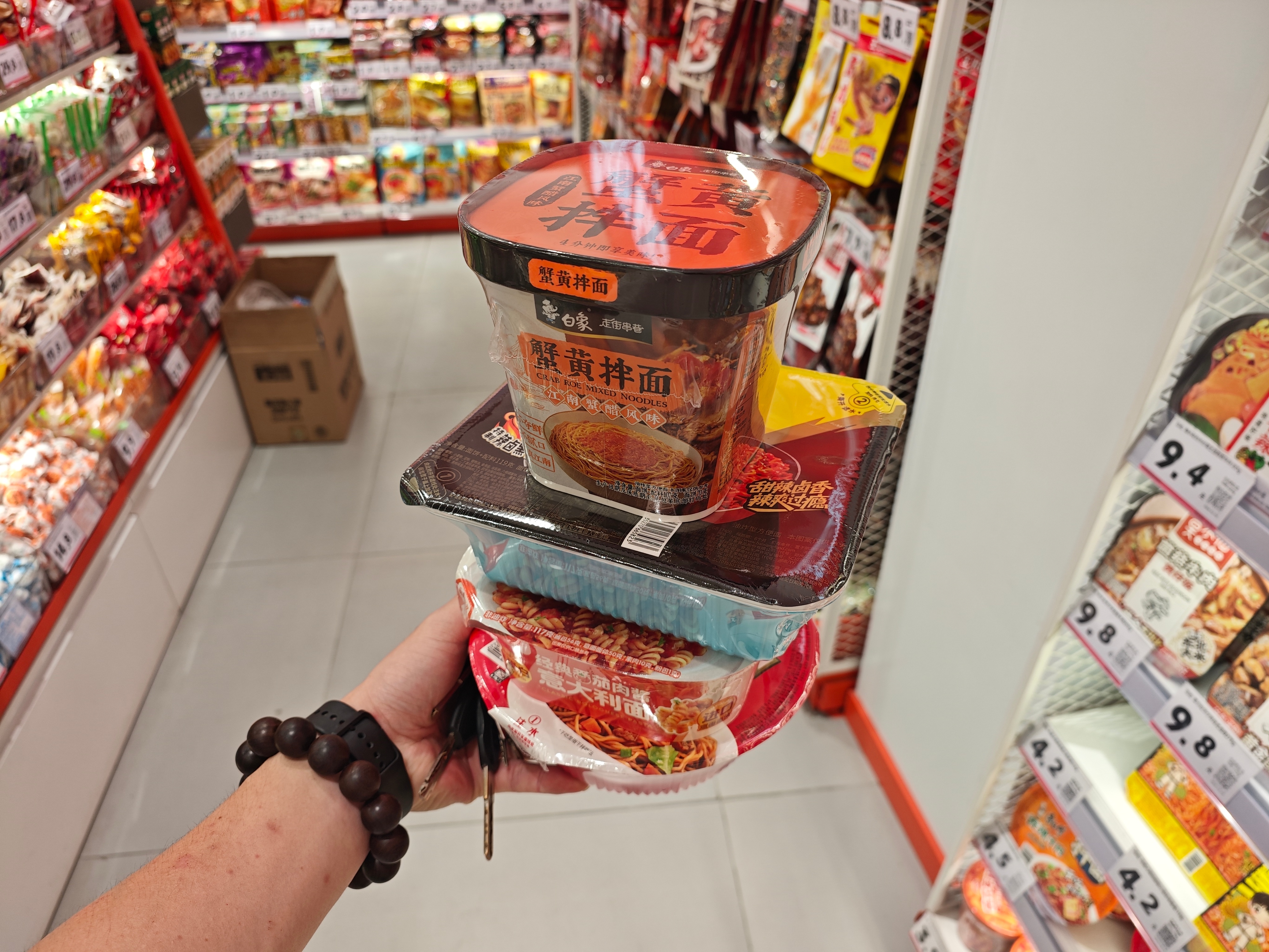 贾乃亮1天卖5.7亿 不是，不都网上嚷嚷着没钱嘛，咋都这么有钱了，消费力这么强，