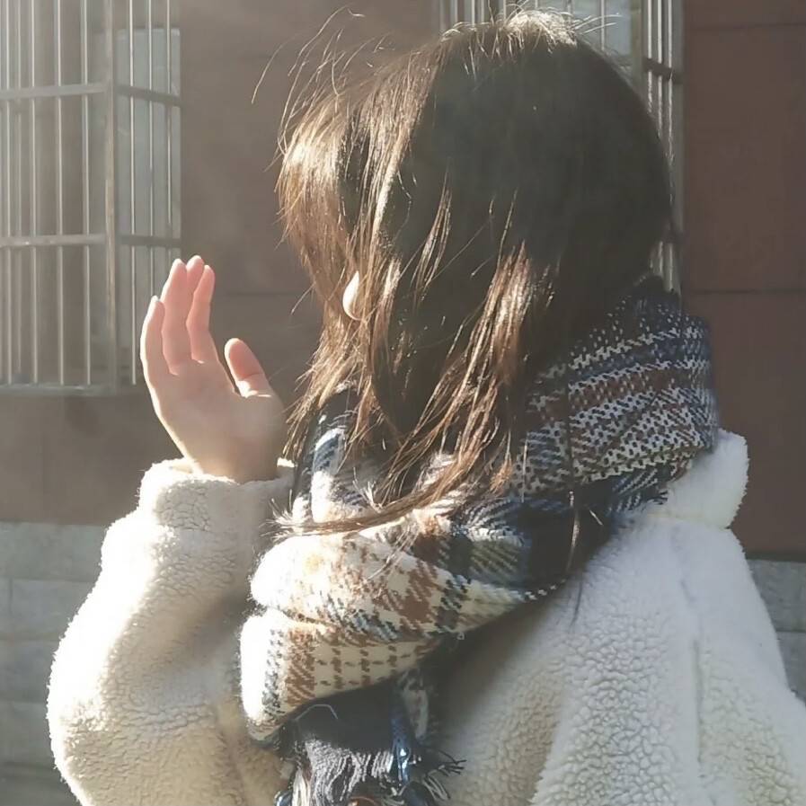 生活可以五颜六色不可以乱七八糟。 