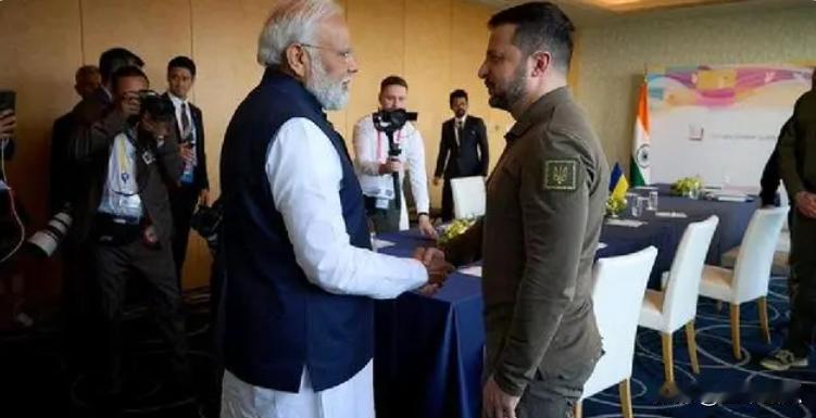 泽连斯基真是气愤，印度6月份进口俄罗斯石油产品2.4亿美元，比去年同期增加1.5