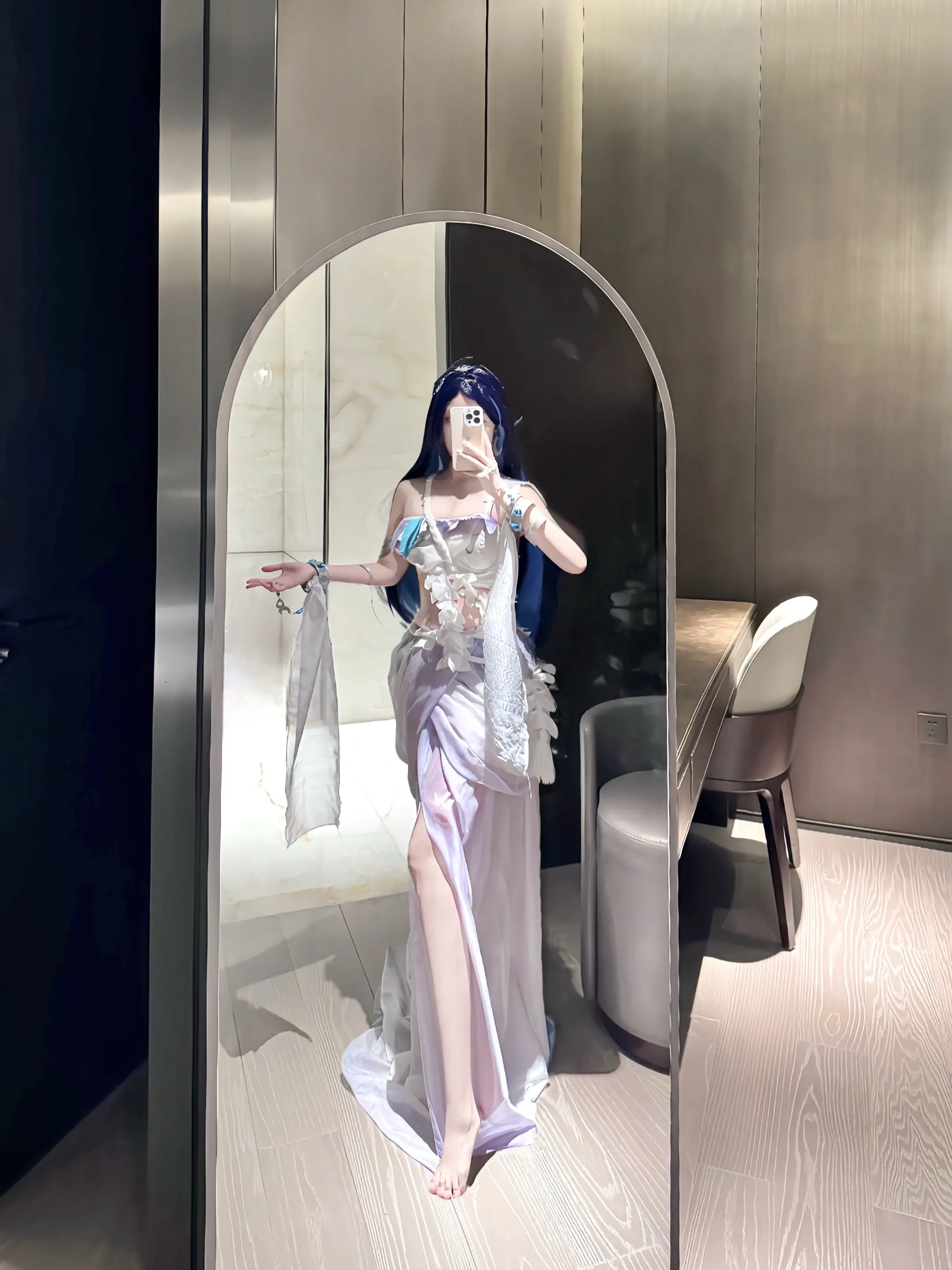 清冷 忧伤 固执像月亮般孤独