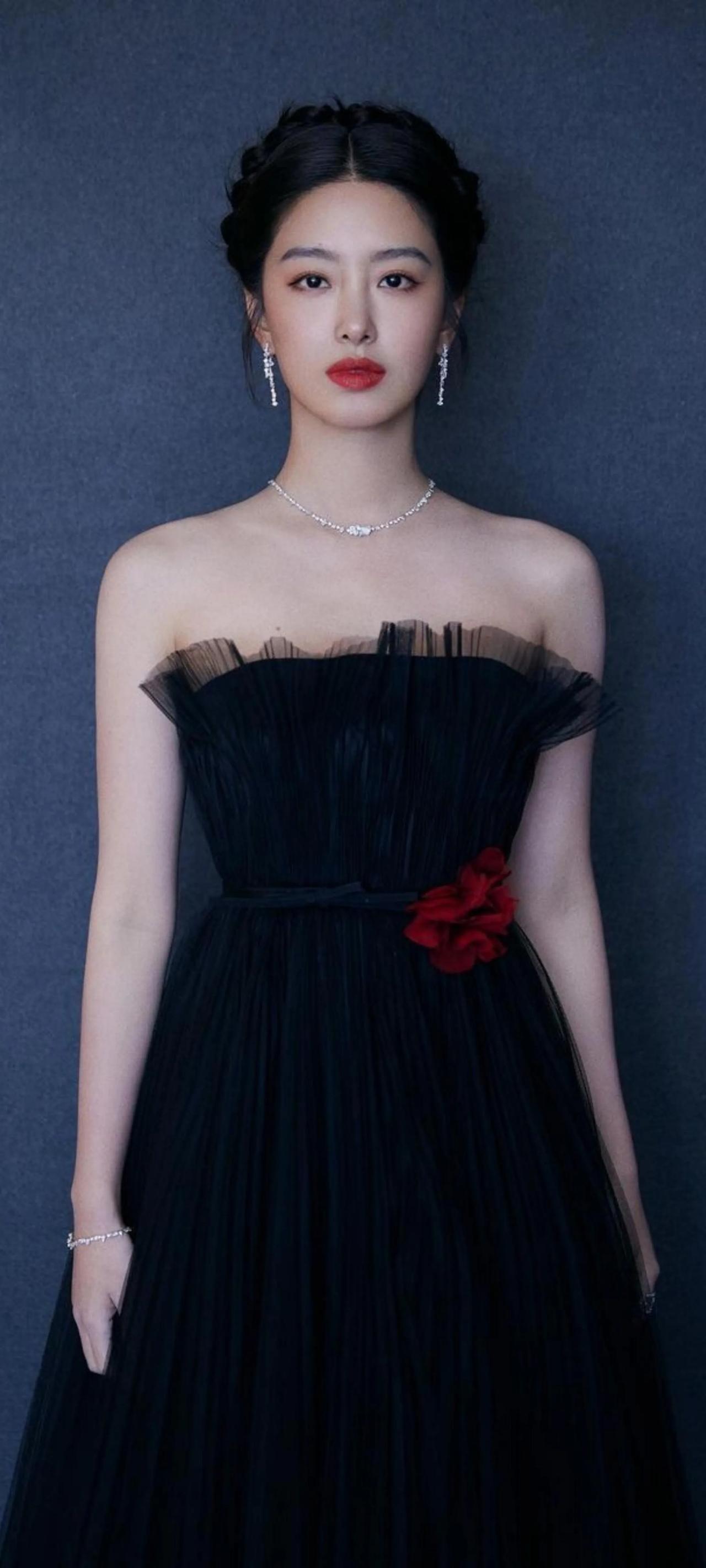 #女明星谁最美# #明星美图# #惊艳女神# #杨采钰#