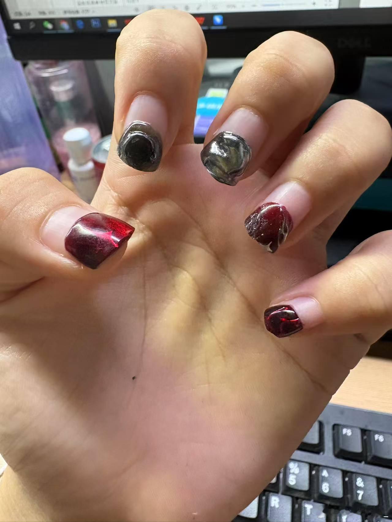 过年做的美甲留到了现在 我属于是另外一个极端[二哈] ​​​