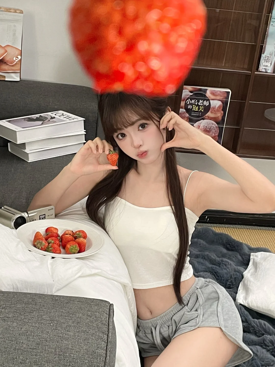存一些草莓拍照姿势🍓