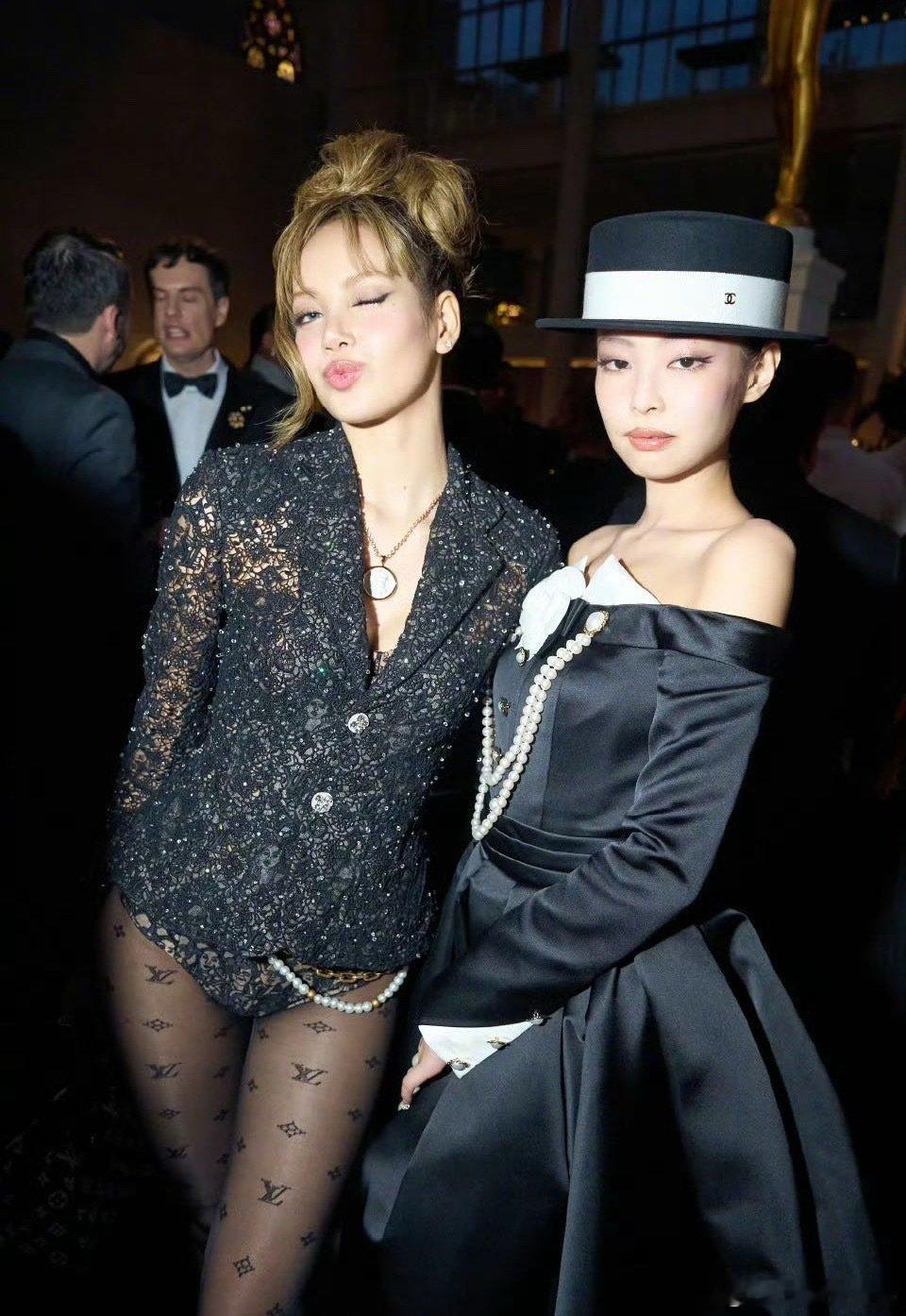 jennielisa内场合照今日出席Met Gala的BlackPink成员：J