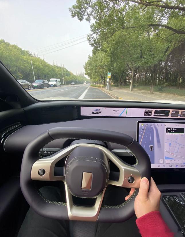 颜值确实不错，相比老款也是增加了冰箱、电吸门、流媒体相关功能。 