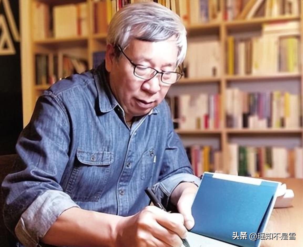1981年底，提干失败的解放军阎连科办好退伍证后回了老家嵩县。一天，他正在田里播