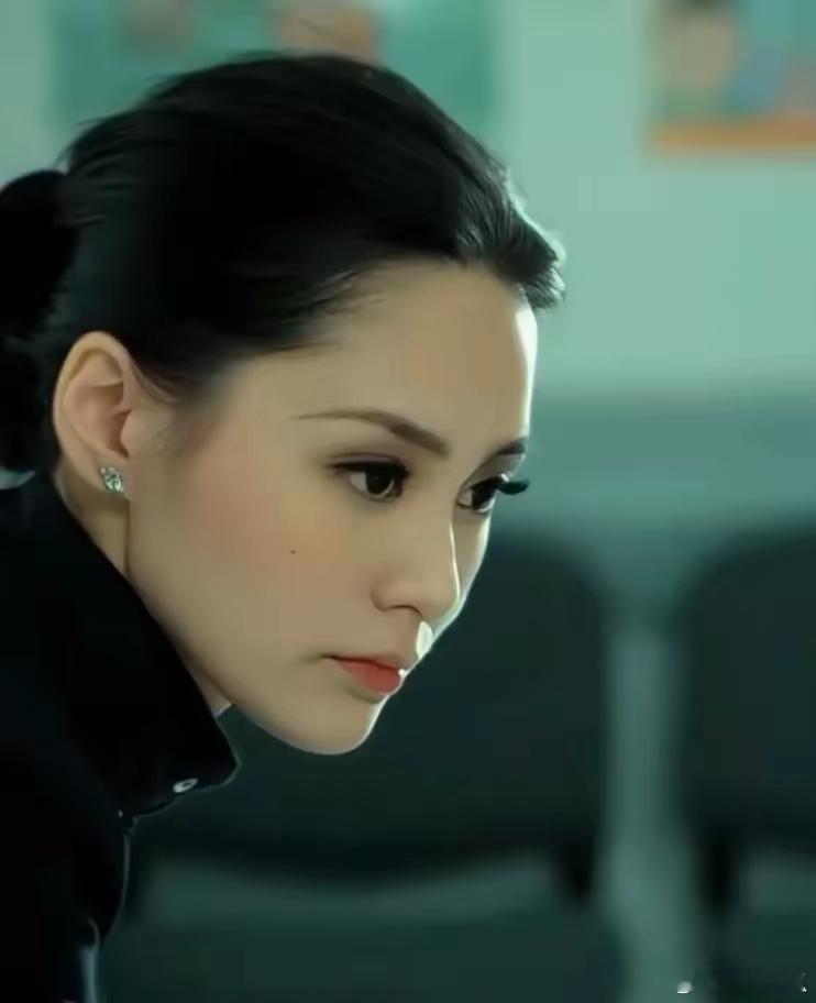 阿娇这张神图居然是和向佐起拍的那时候的向佐还很青涩，不会穿老妈貂皮，老婆的裙子，