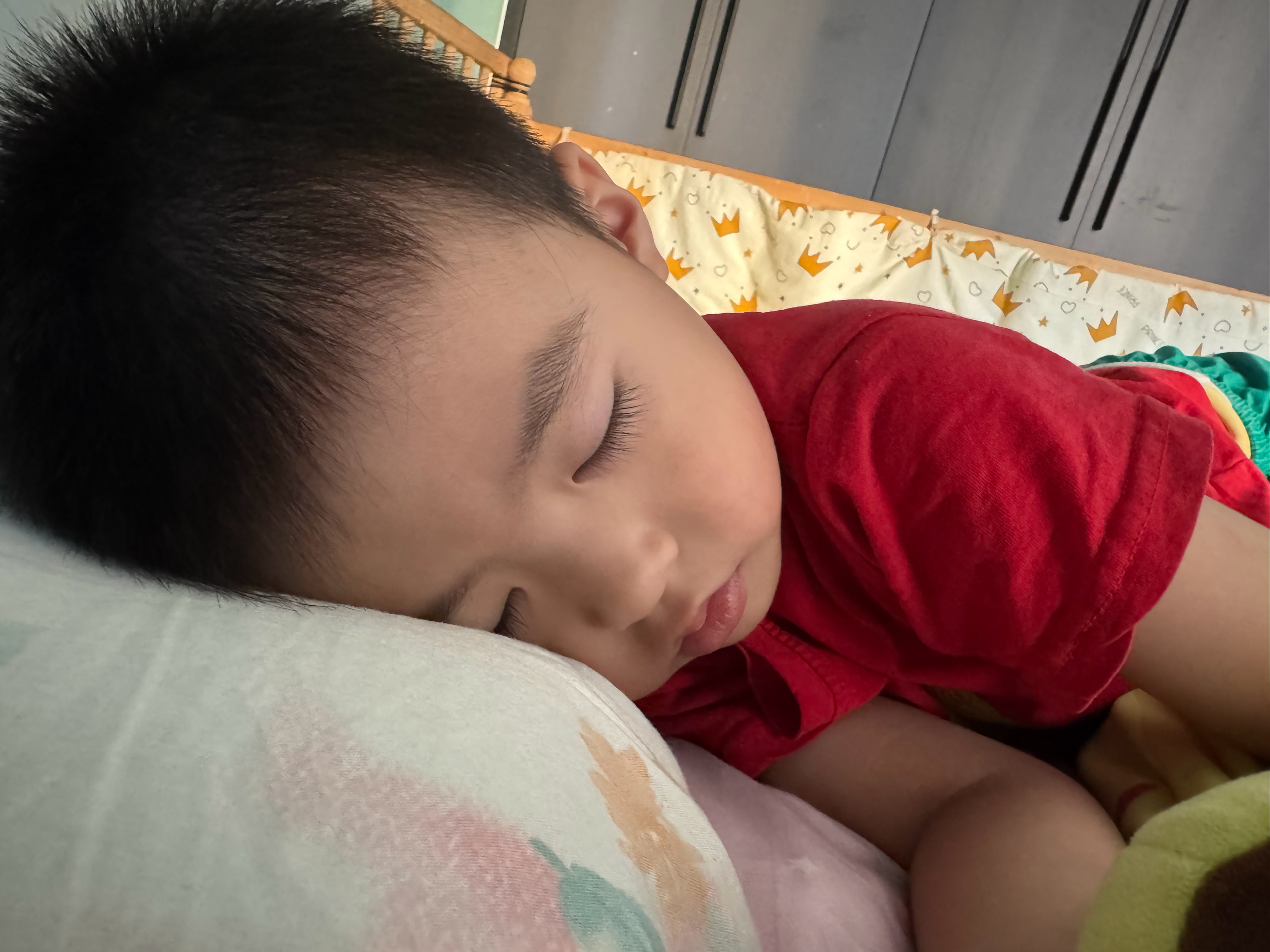 小孩子什么时候最可爱？睡着的时候…… 