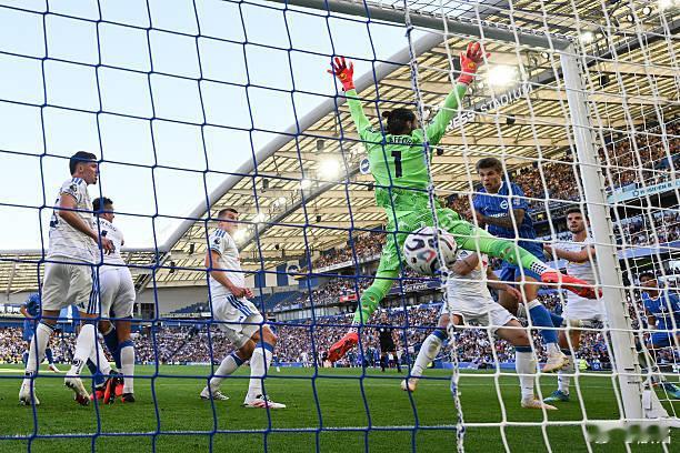 布莱顿1比1利兹联 如果仅以这场比赛的表现来看，布莱顿拿不了欧协杯冠军啊！但这也