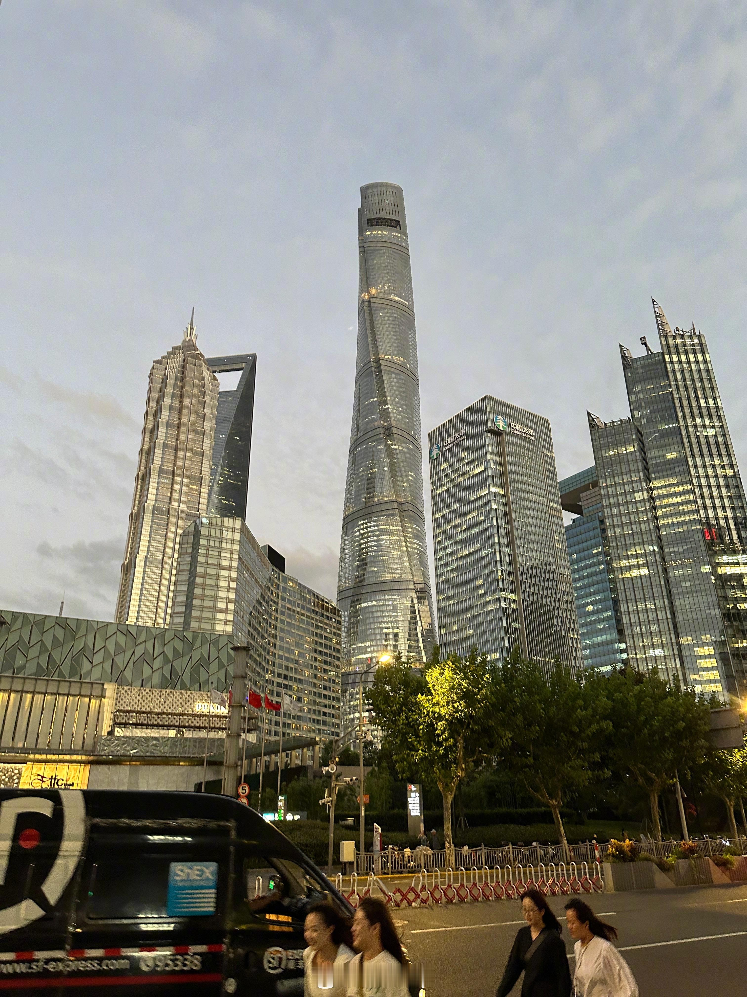 还得是大上海啊，真繁华，我这乡下人进城了又！ ​​​