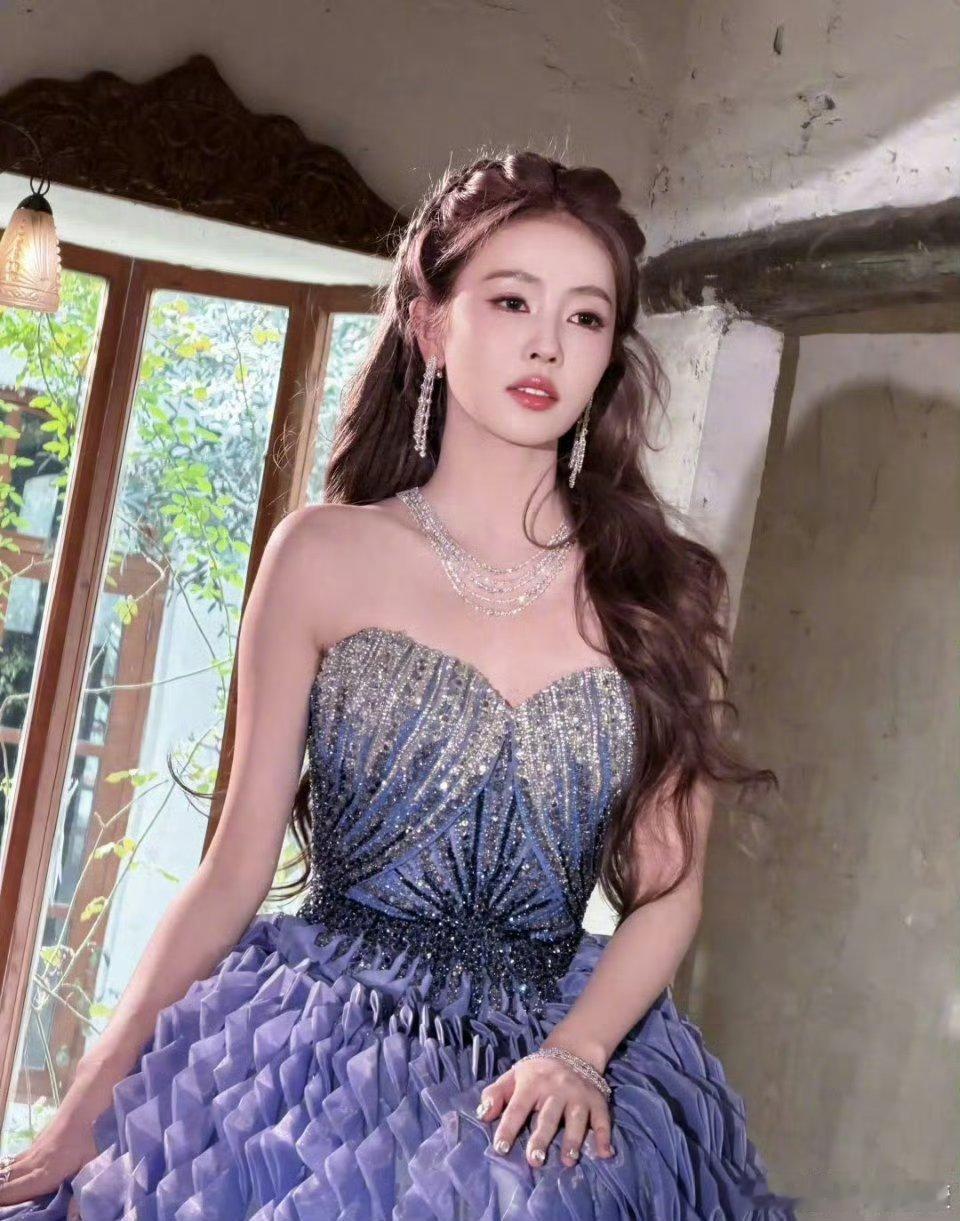 白鹿确定参加星光大赏“一晃八年已过，但好在，我又回来了” 期待新剧莫离