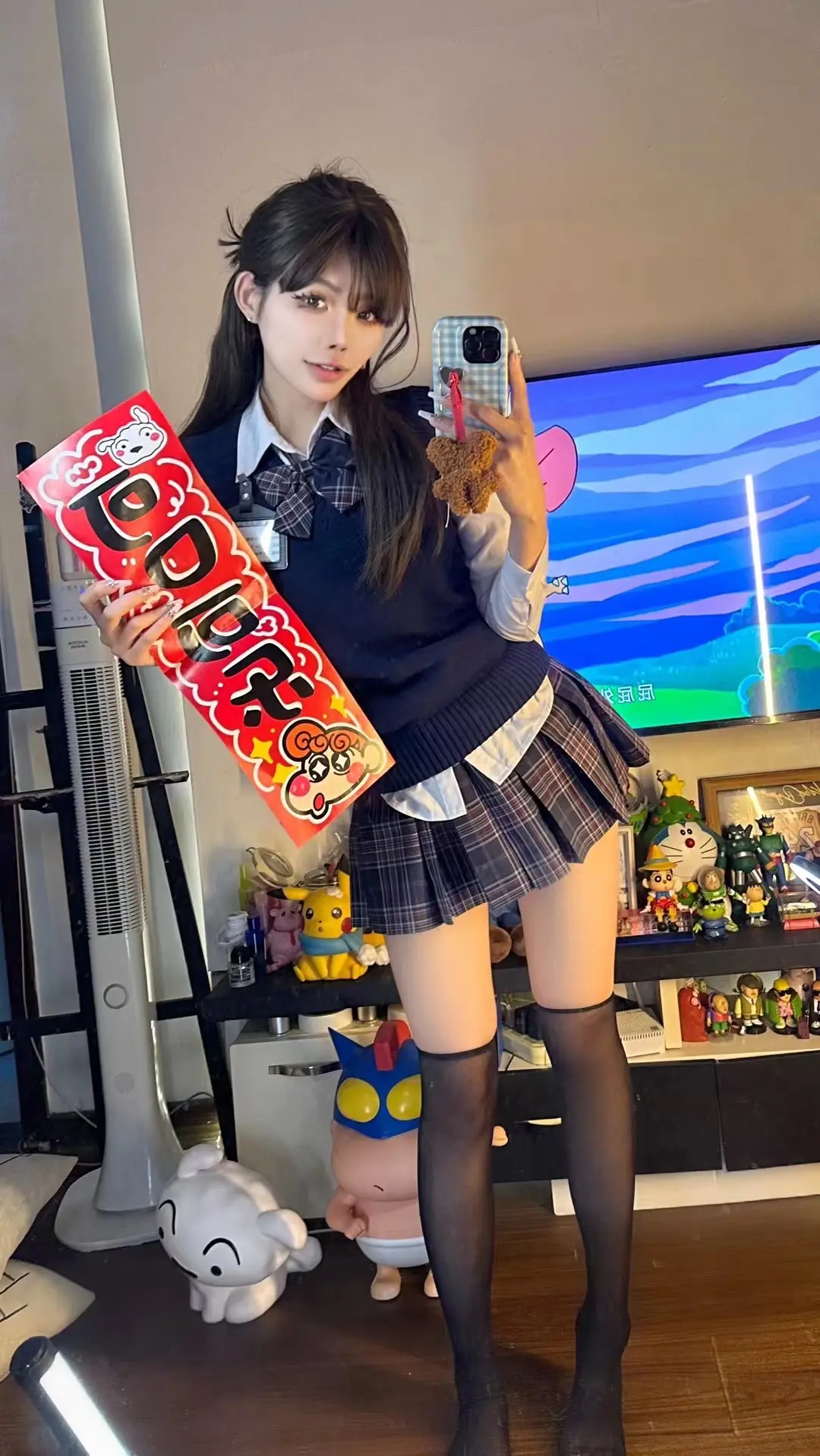 哈哈哈，超爱蜡笔小新！要去看电影！画画内女的