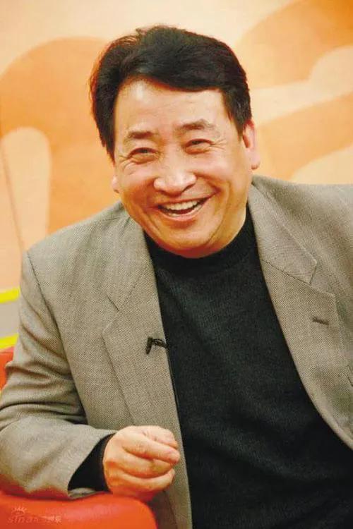陈佩斯评价姜昆：“姜昆这个人总是让人感到有些困惑，因为网上有很多人误解他，但他却