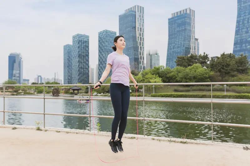 减脂第一名竟然是它
据美国运动理事会（ACE）的专家根据燃烧热量，列出了一份减重