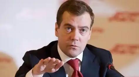 欧洲的悲哀！被美国当养料收割，却仍甘愿任人宰割！梅德韦杰夫近期的公开表态，不仅痛